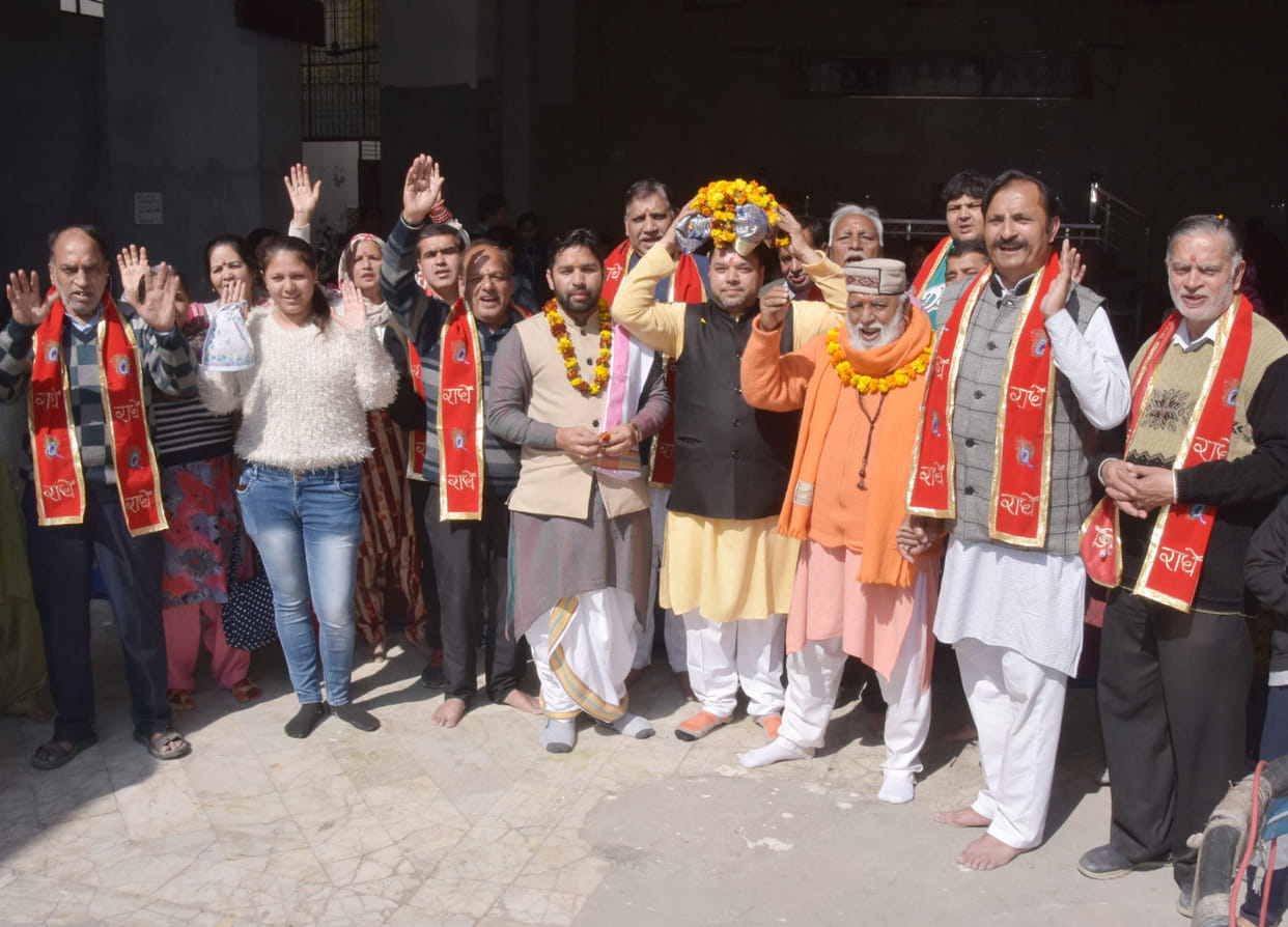 Har Har Mahadev's cheers echoed in the procession