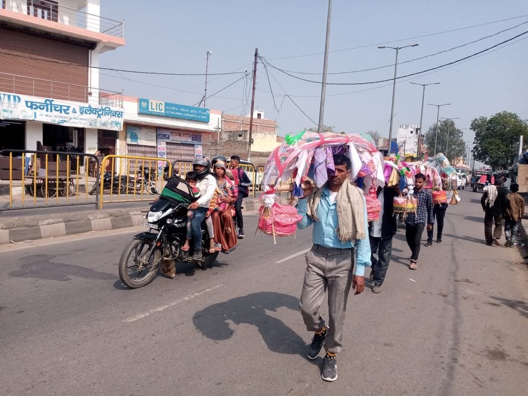 Hathras: Shops decorated for Mahashivratri, Kanwariyas started bringing Ganga water