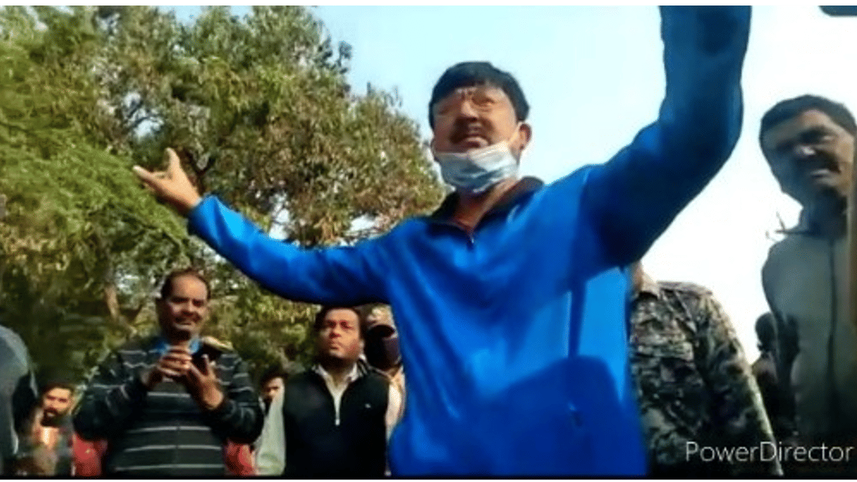 Angry officer avatar of Gwalior Municipal Corporation Commissioner viral, reprimanded the cleaning staff in anger