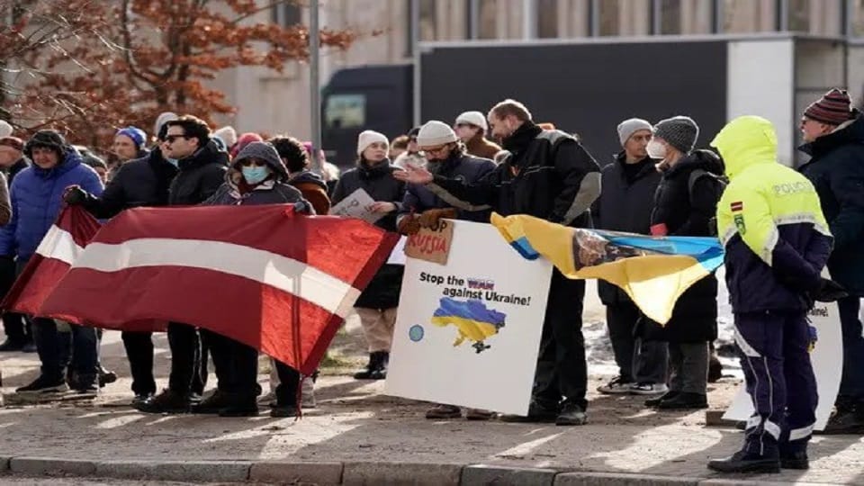 russia ukraine war latvia's parliament voted unanimously to allow its nationals to fight in ukraine if willing, Latvia is one of the closest ukrainian partners know about it
