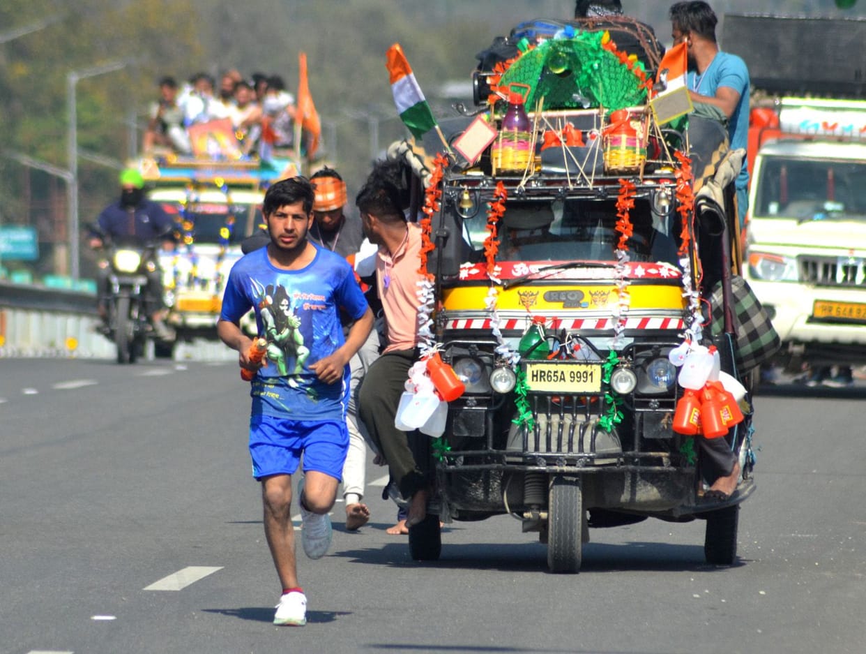 Najibabad-Haridwar highway jammed with Kanwaris