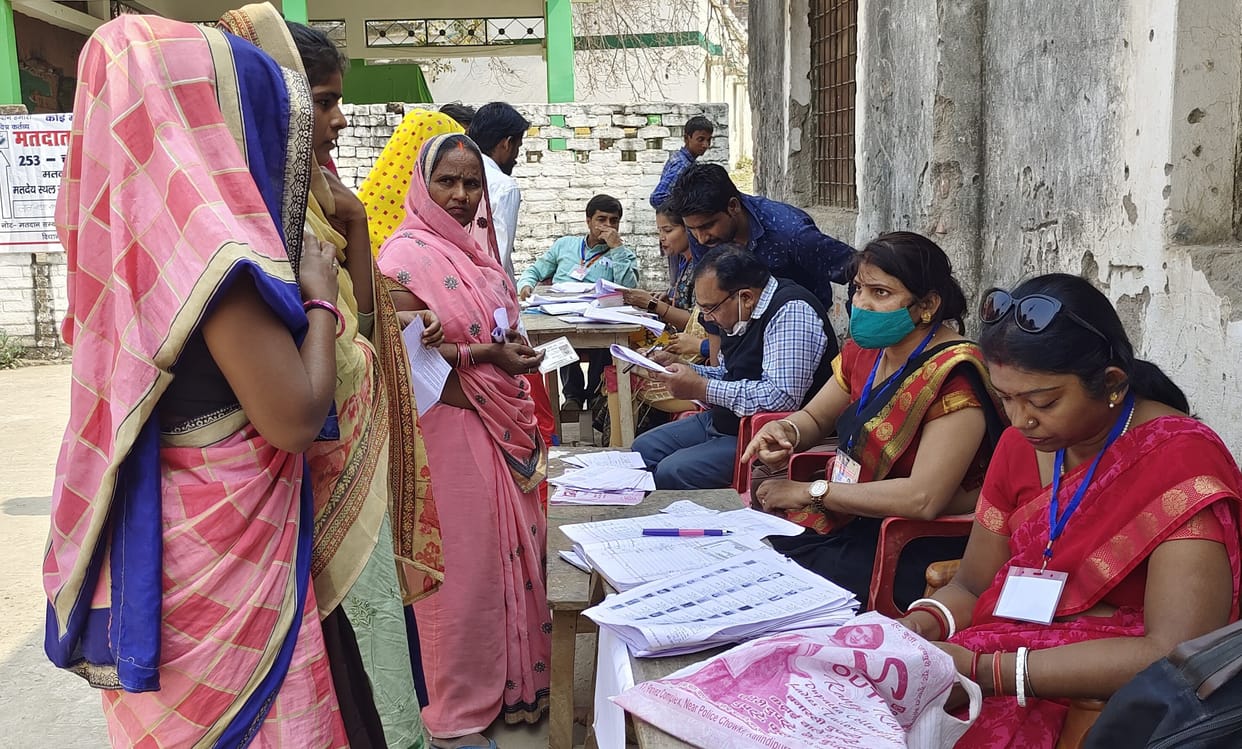 Voters' enthusiasm dwindled with the passage of time, in the last hour, the hard work of the whole day went down.