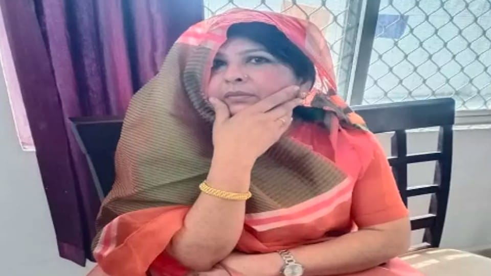 Singrauli: Lekhpal arrest taking bribe of 4000, she was demanding 5 percent commission for the approved amount of road construction