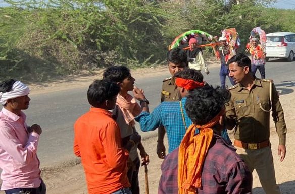 Bike rider hit Kanwariya, injured