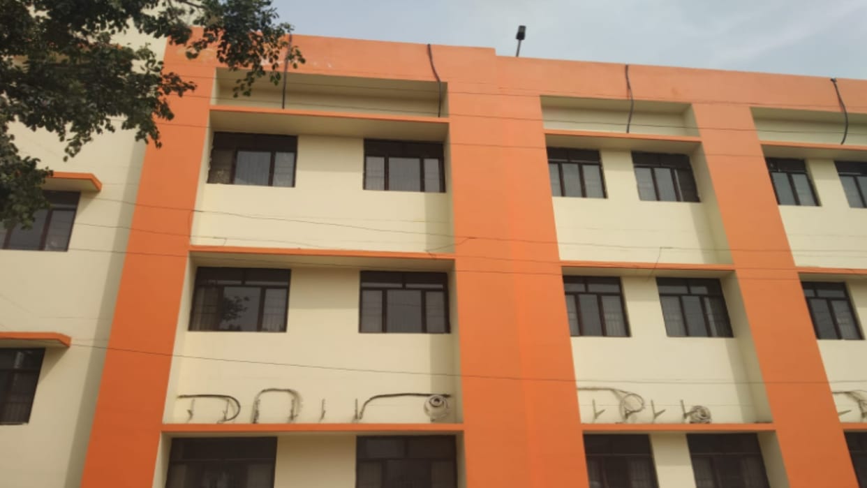 Building built with three crores but patients did not get treatment In Meerut