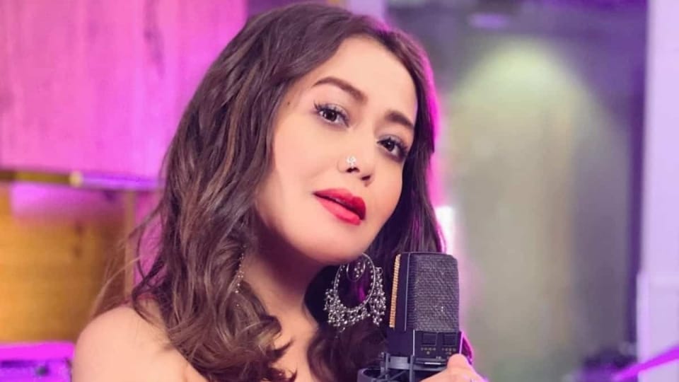Netizens Not Happy With Neha Kakkar as she sung Falguni Pathak song O Sajna Users Stars Trolling singer