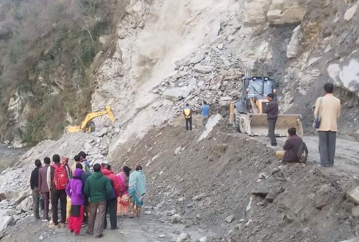 Himachal pradesh News: Landslide on Chamba Tissa road