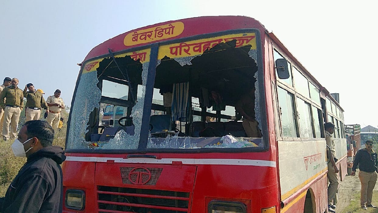 Stone pelting in a bus full of army personnel, two arrested