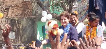 UP Chunav 2022 Priyanka Gandhi roadshow in Ballia appeals to Congress candidates to win
