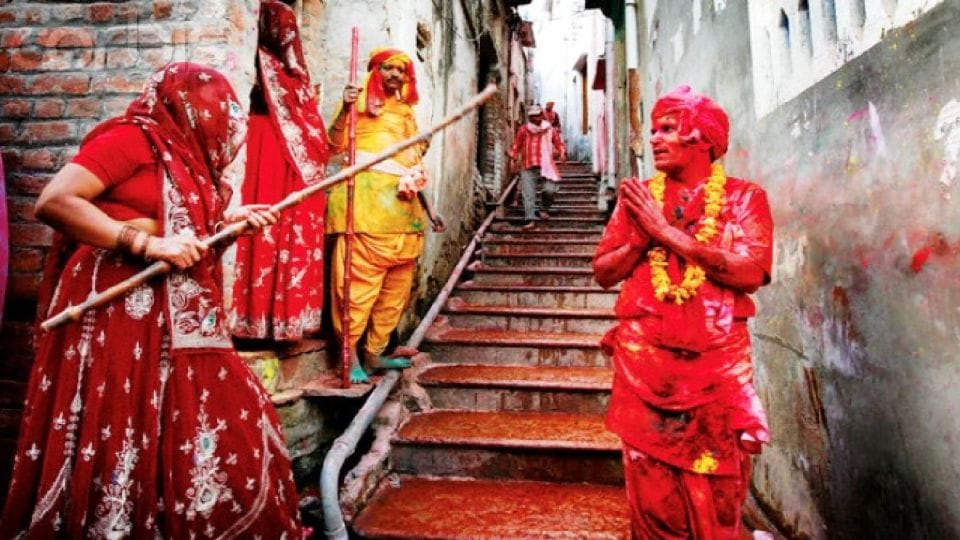 mahashivratri lord Shiva played Holi with shrikrishna in the form of gopi in Barsana