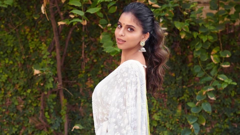 Suhana Khan Gauri Khan Airport Look goes viral on internet see video here