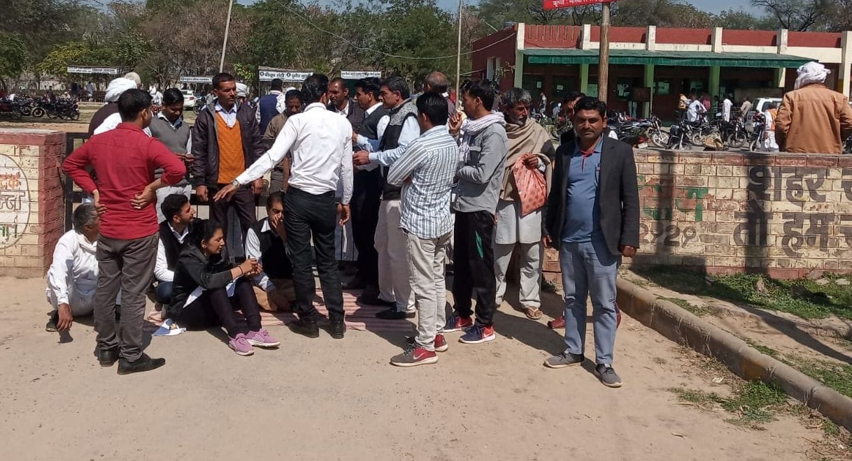 76 people had to be registered, when the Naib Tehsildar reached in the afternoon, the computer did not run