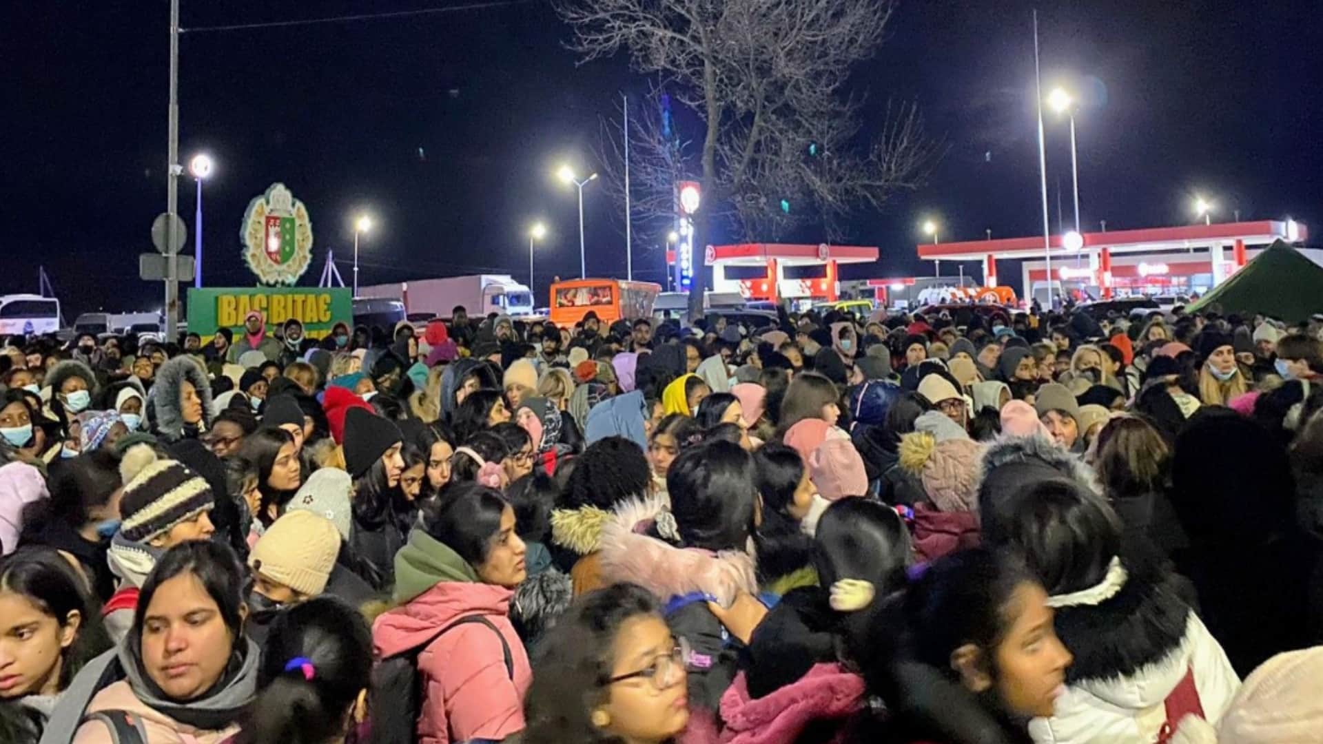 Russia-Ukraine war: khushi returned home, Aman reached Romania border by putting Tiranga on his vehicle