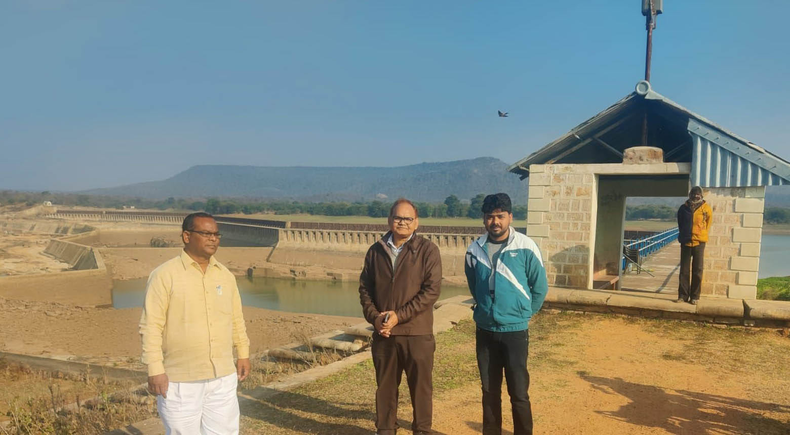 The sound of water crisis in the dams with the knock of summer