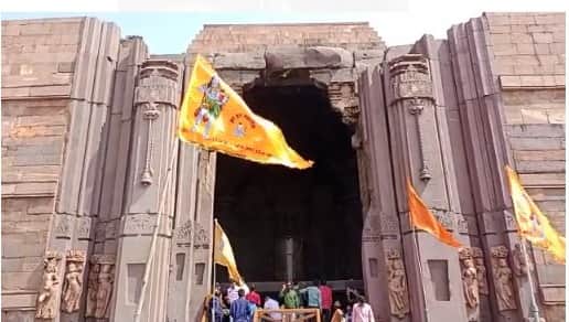 MP's Somnath: Devotees queue up in Bhojpur on Mahashivratri, country's largest Shivling decorated with flowers