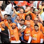 रोड शो करते सीएम योगी।