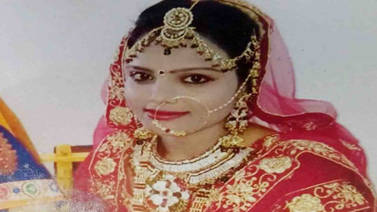 woman commits suicide in banda