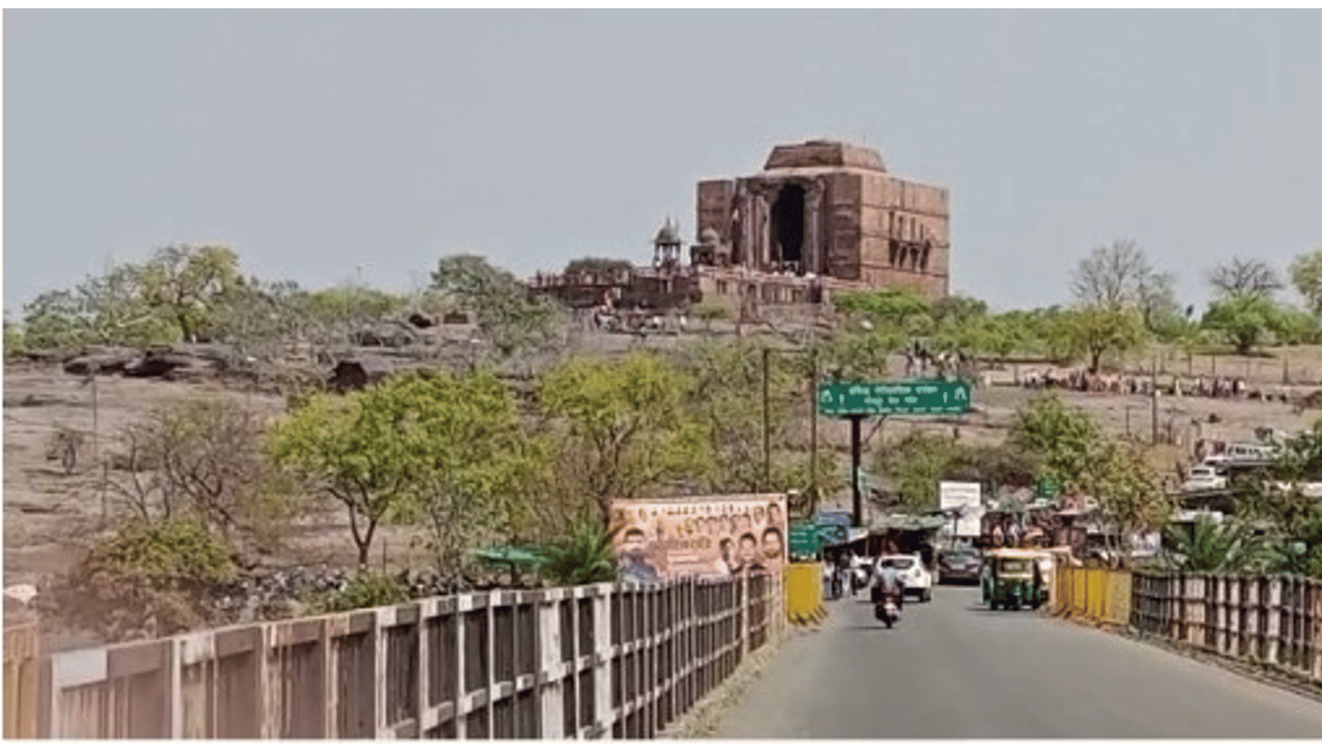 MP's Somnath: Devotees queue up in Bhojpur on Mahashivratri, country's largest Shivling decorated with flowers