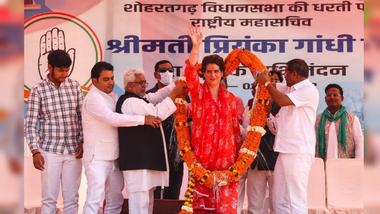 Priyanka gandhi addresing public rally in siddharth nagar