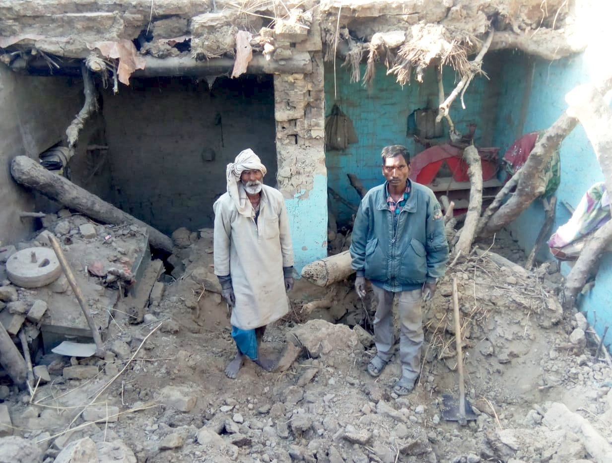 fathepur news,Seven goats died due to house collapse, household ruined