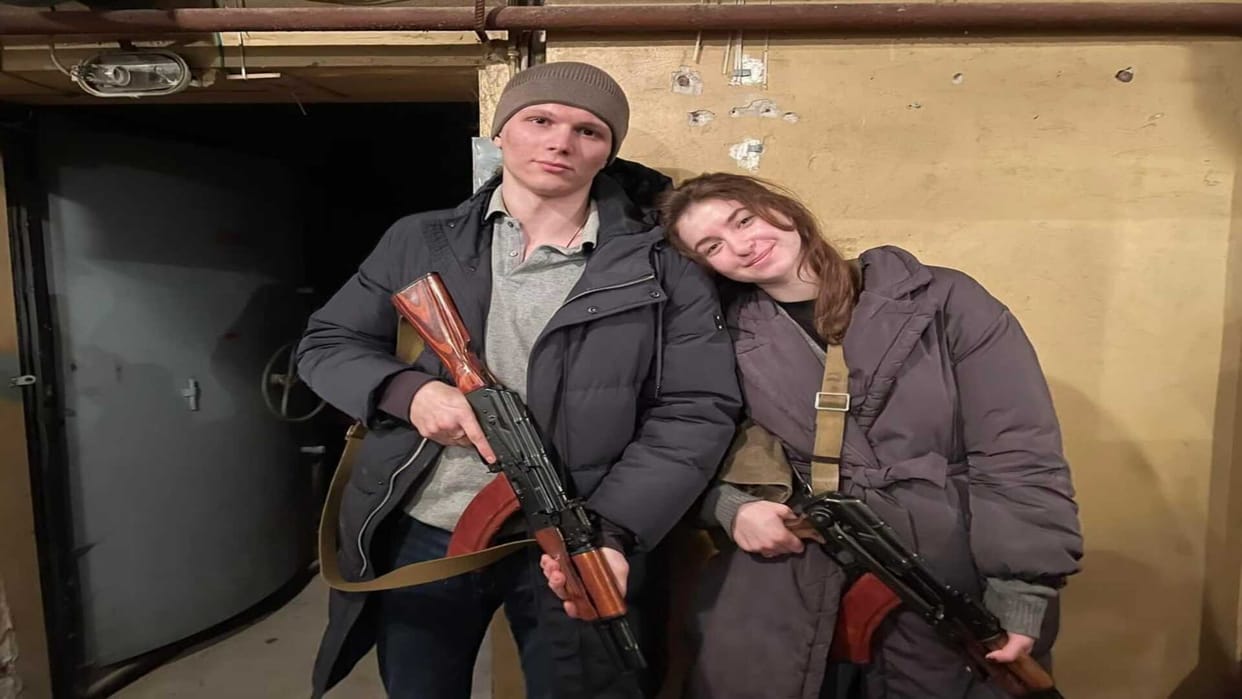 Russia Ukraine War newlywed Ukrainian couple joins army to fight russians troops after wedding