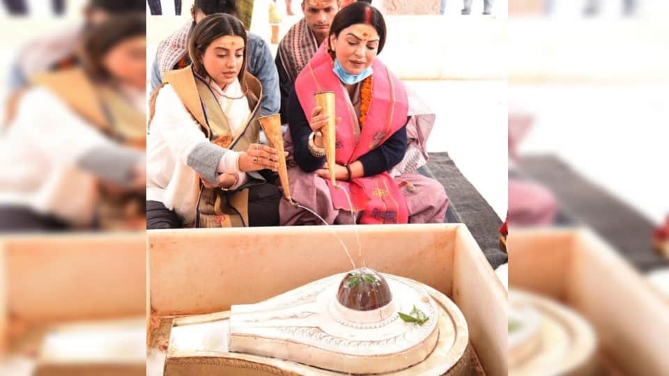 kangana ranaut ajay devgn mouni roy akshara singh these celebs share post on Mahashivratri 2022