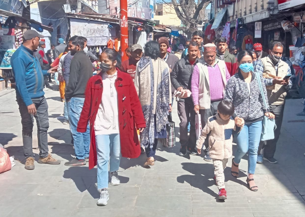 Crowd in Almora market