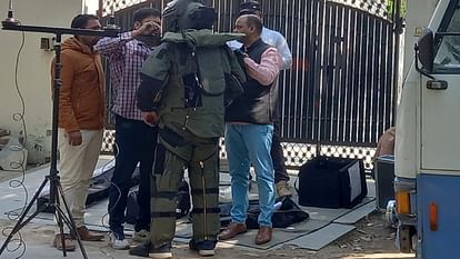 Gurugram sector 31 bomb in house anti bomb squad and police on spot read all update and development