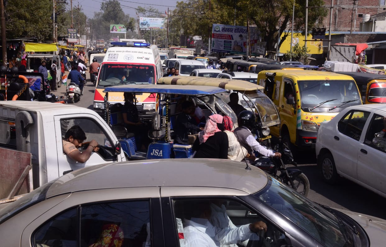 The city struggled with the jam, there was a queue of vehicles throughout the day