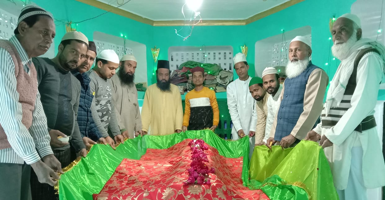Urs of Nemat Shah Wali begins with Chadarposhi