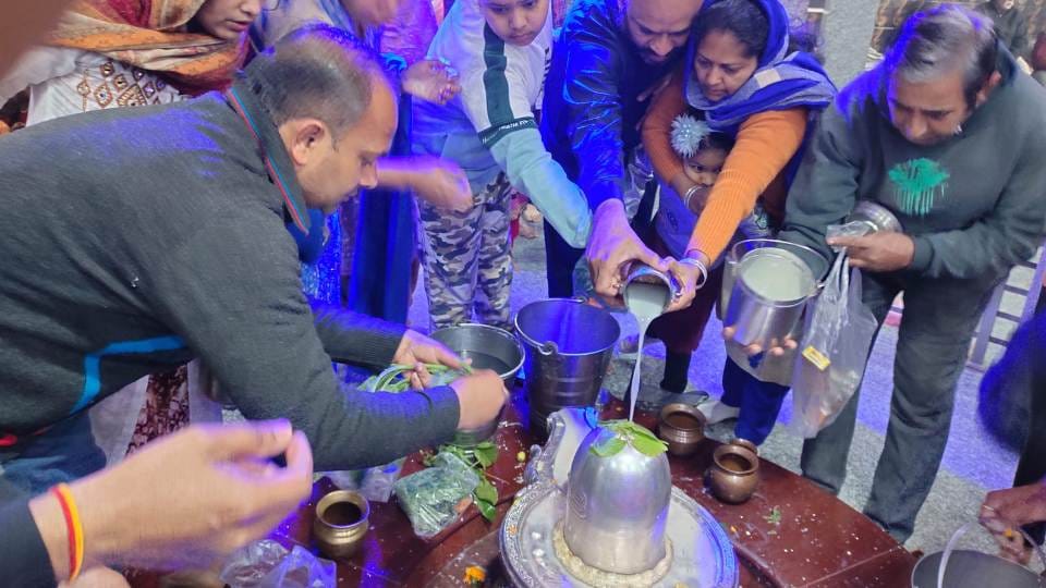 Devotees worship Lord Shiva on Mahashivratri