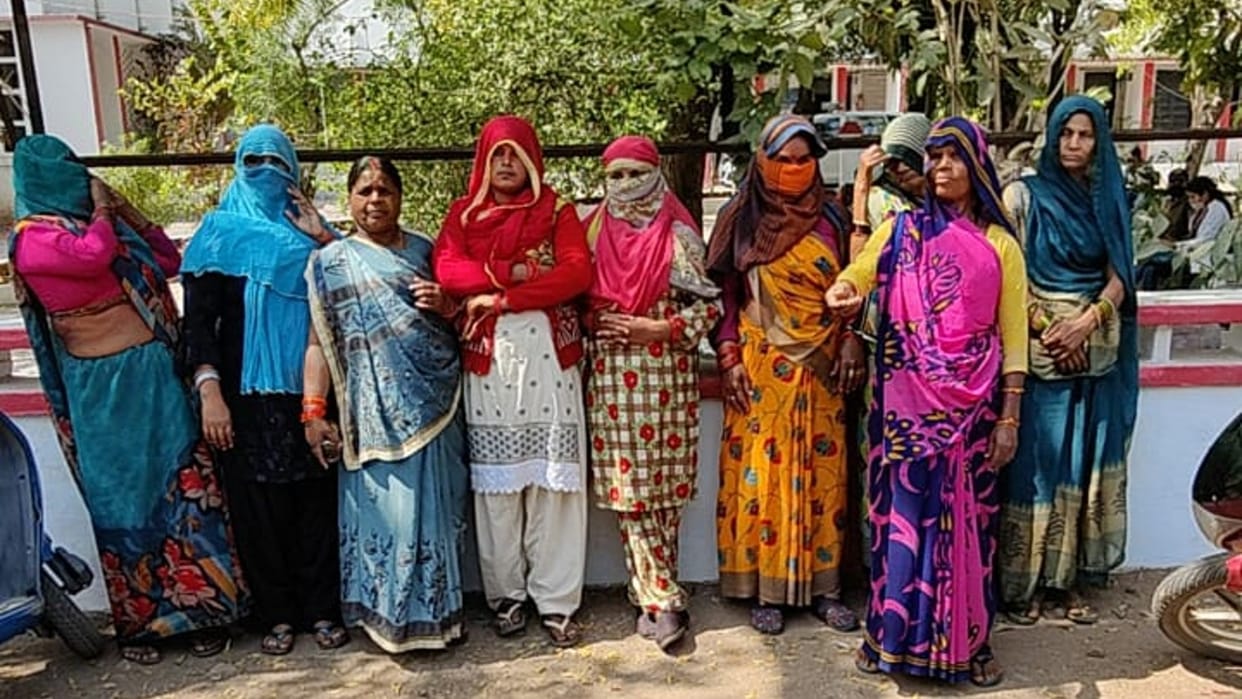 Women gave memorandum to SP in protest against drug trade in Chhatarpur