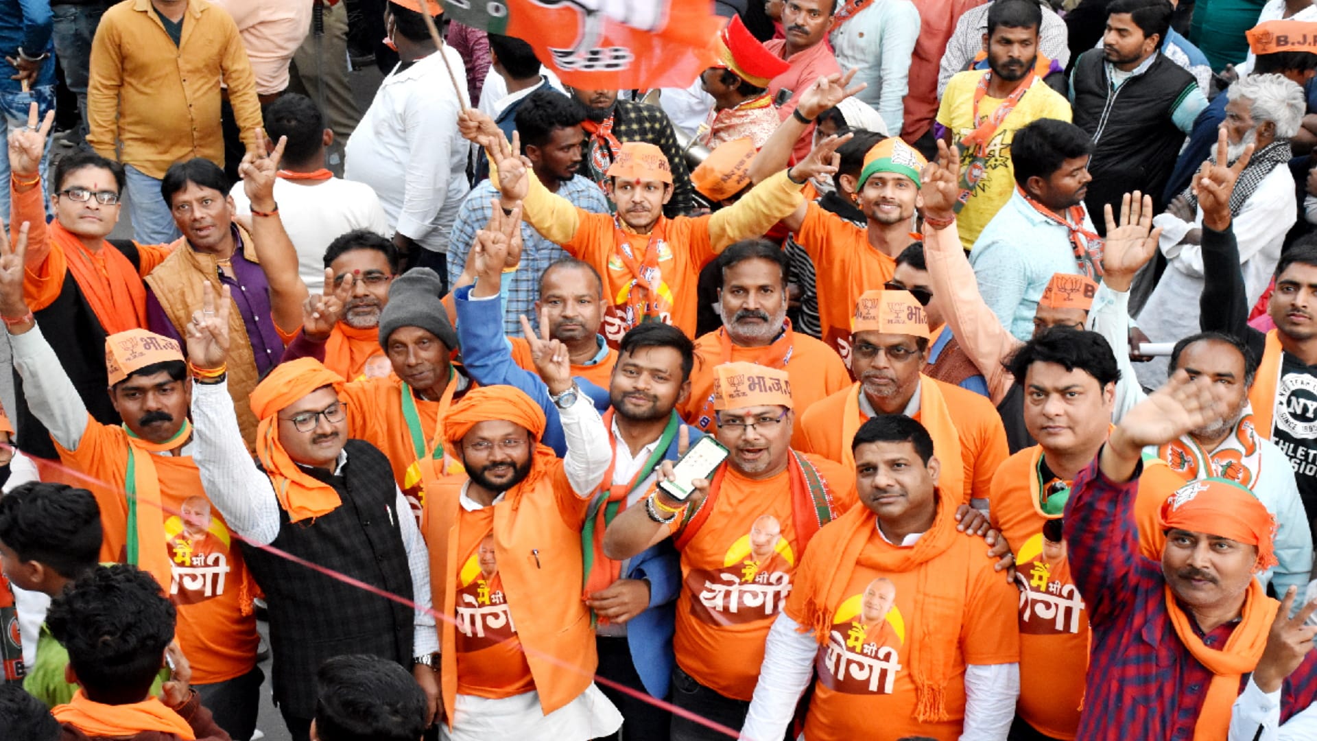 CM yogi adityanath roadshow supporters danced in Gorakhpur