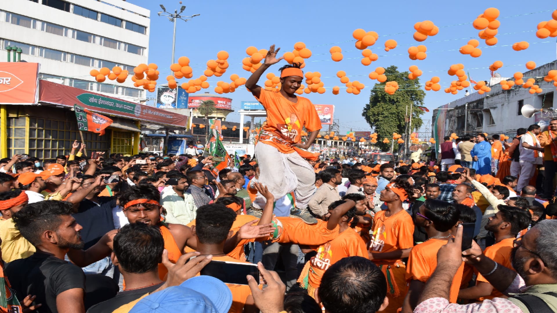 CM yogi adityanath roadshow supporters danced in Gorakhpur