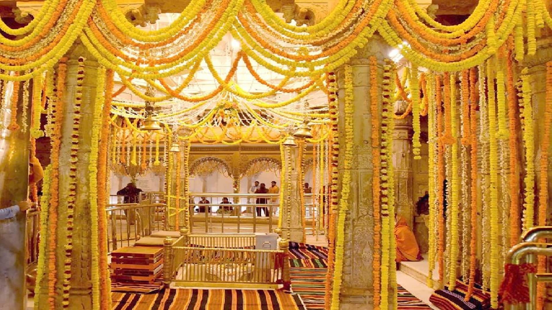 Kashi Vishwanath Temple Gold in the sanctum equal to the weight of PM Modi's mother