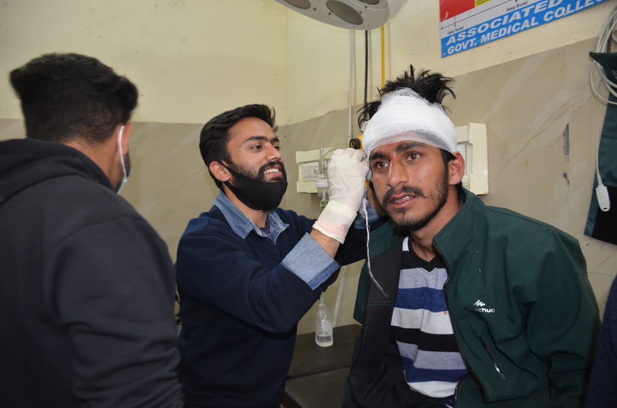 Clashes between two groups in degree college, four injured