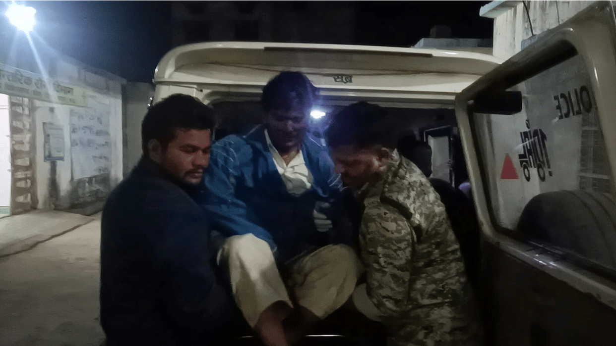 Dial 100 saved the life of the youth: The seriously injured youth was taken to the hospital after colliding with the Gondwana Express