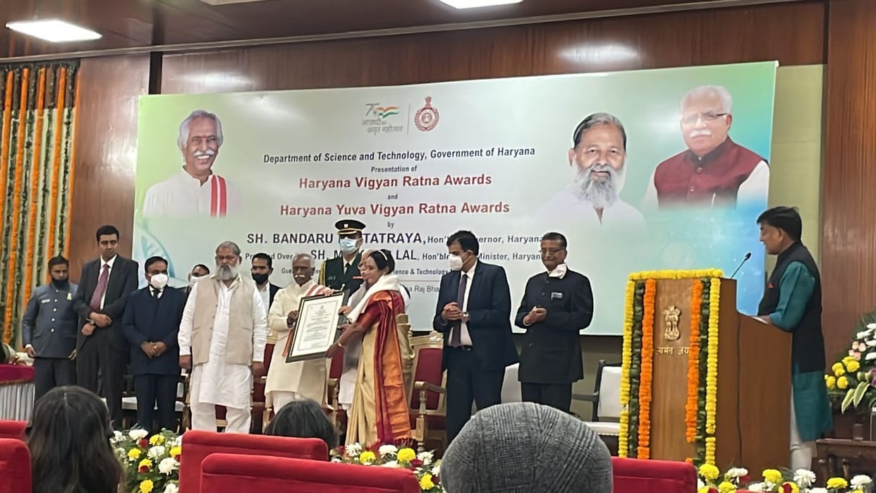 Dr. Sushila Mann, Principal Scientist of Luvas received Vigyan Ratan Award