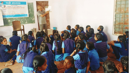 In Shajapur, the girls took a pledge to save the nature, said - protecting the environment is our responsibility, we will take care of it