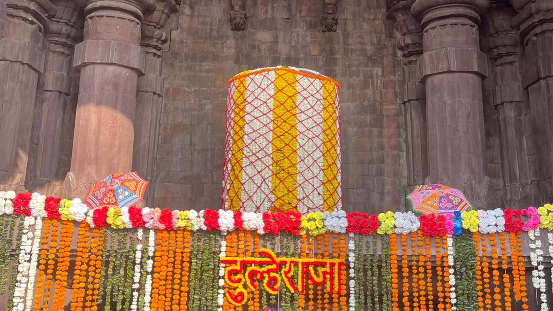 MP's Somnath: Devotees queue up in Bhojpur on Mahashivratri, country's largest Shivling decorated with flowers