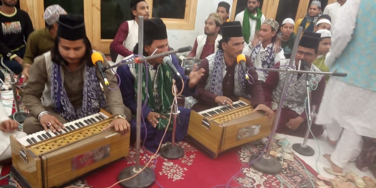 Urs Mubarak: Qawwals presented Kalam in the Mehfil