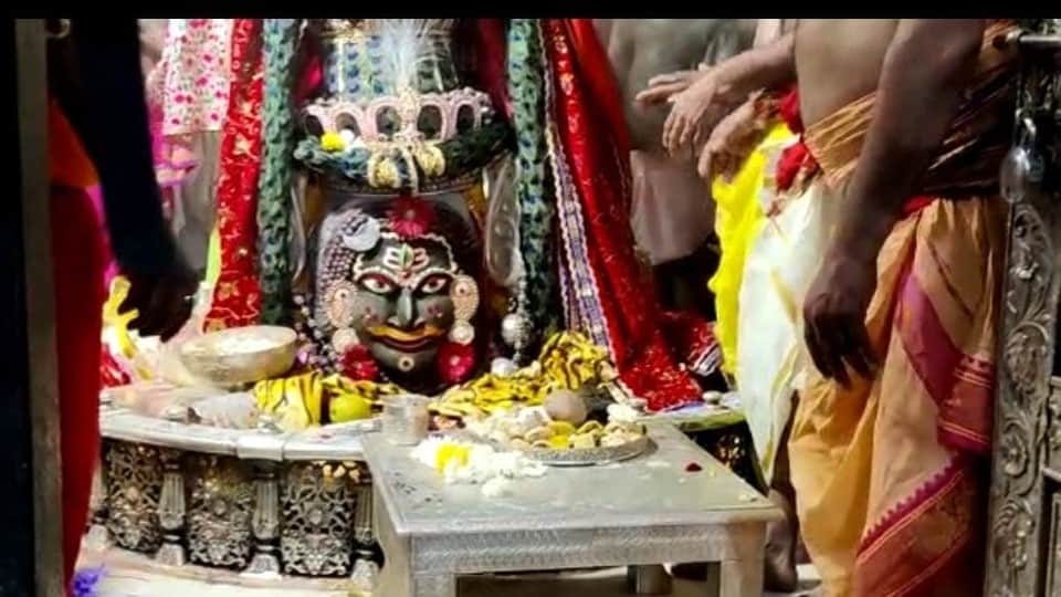 Ujjain: There was an influx for the darshan of Mahakal, more than two lakh people reached by 12 noon, there would be great worship at night