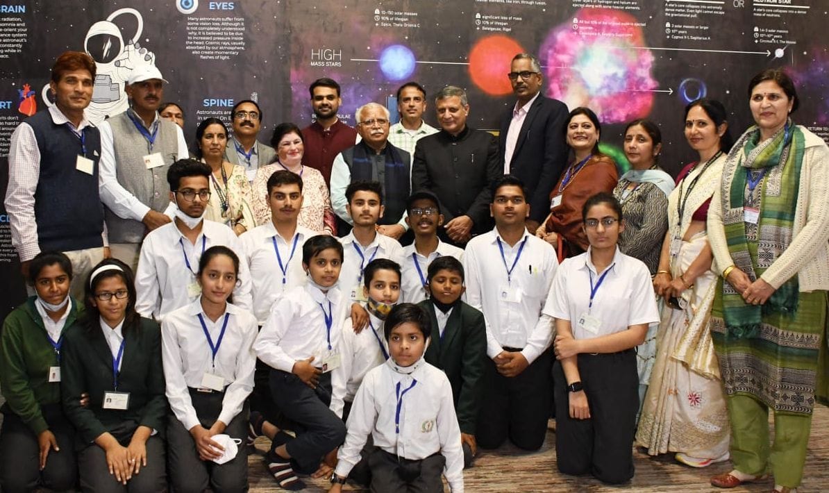 Chief Minister asked interesting questions to the students, curiously gave accurate answers