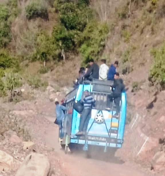 overloading in school bus in jammu kashmir