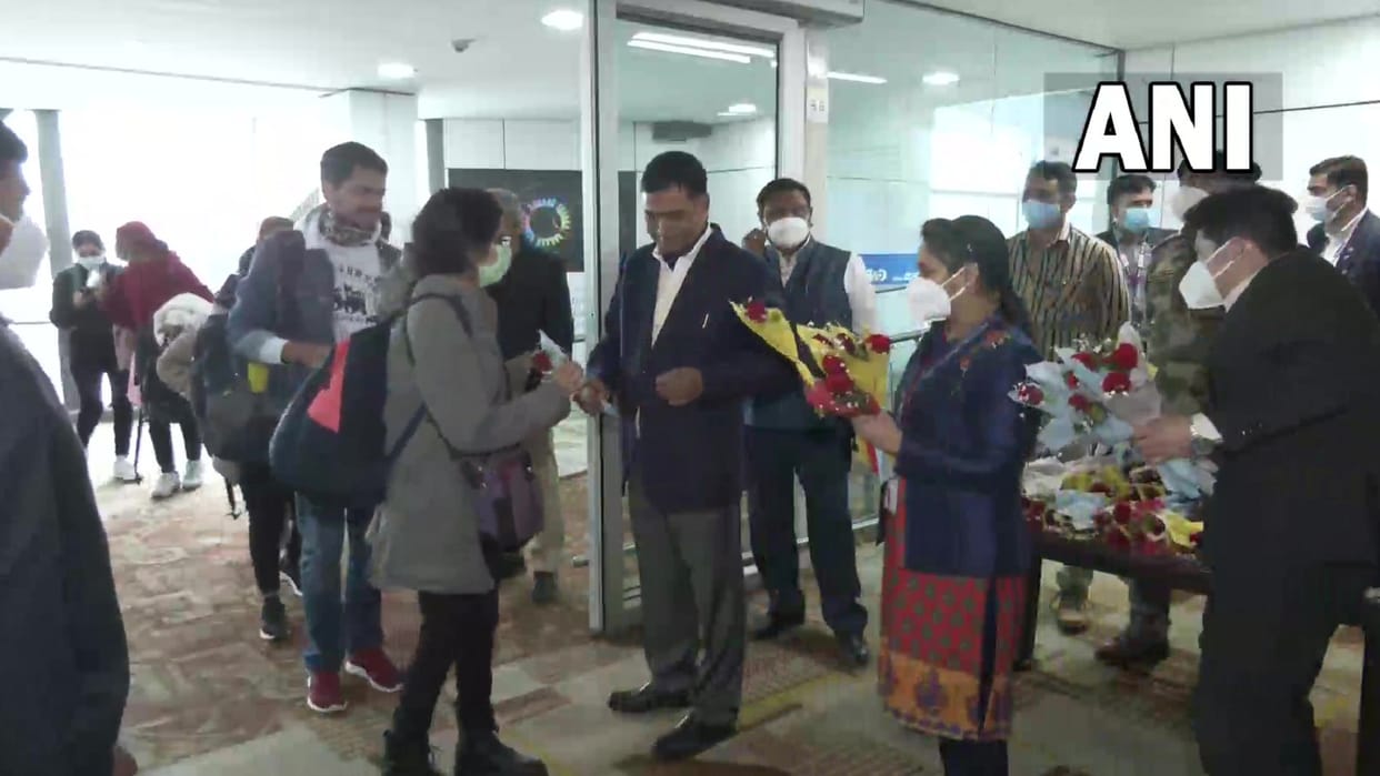 indian students are happy returning from ukraine at delhi airport union minister rajkumar singh welcomed students