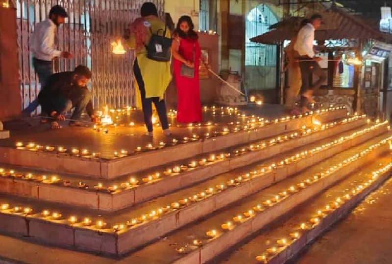 Madhya Pradesh: Ujjain lit up with the light of diyas, more than 11 lakh diyas lit on the banks of river Shipra, record recorded in Guinness Book