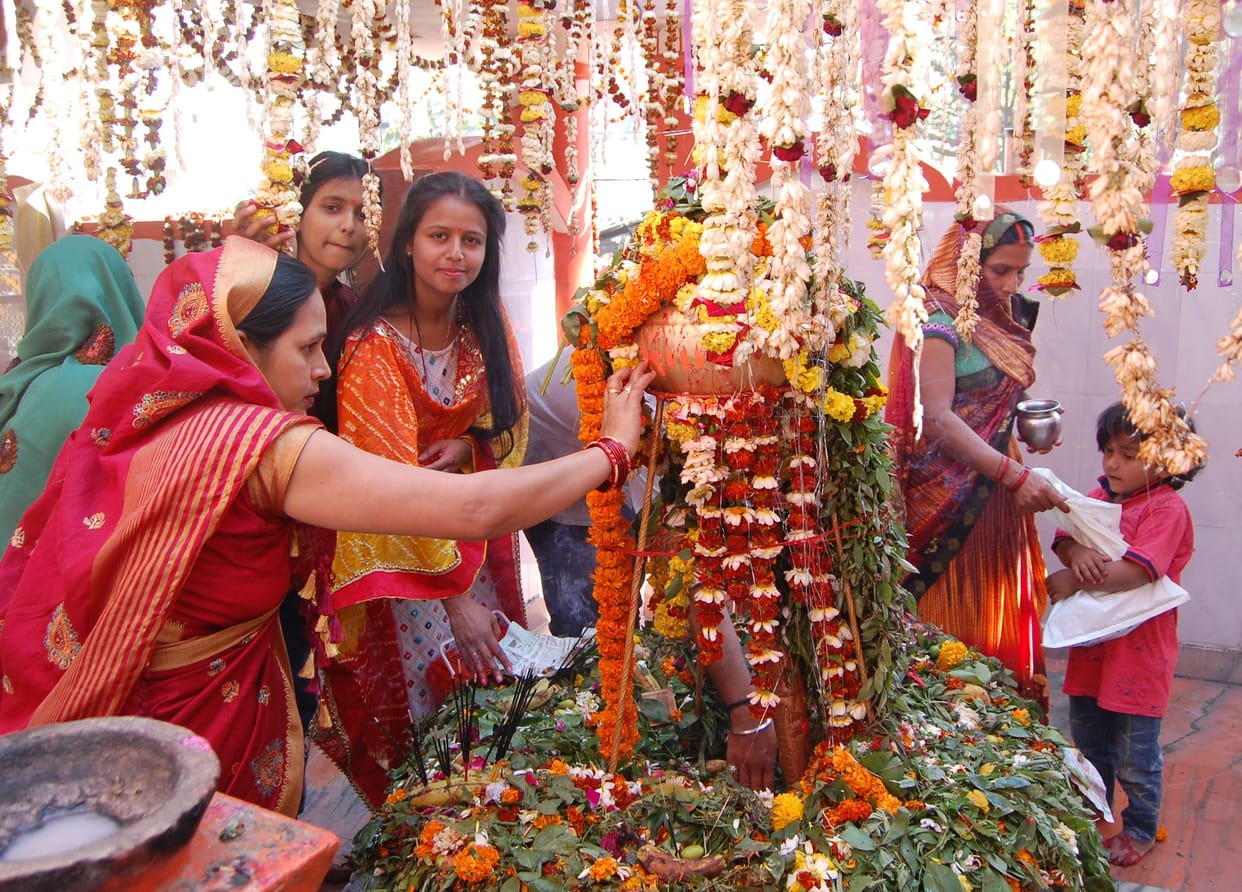 Lord Shiva worshiped, Har Har Mahadev resonated in the pagodas