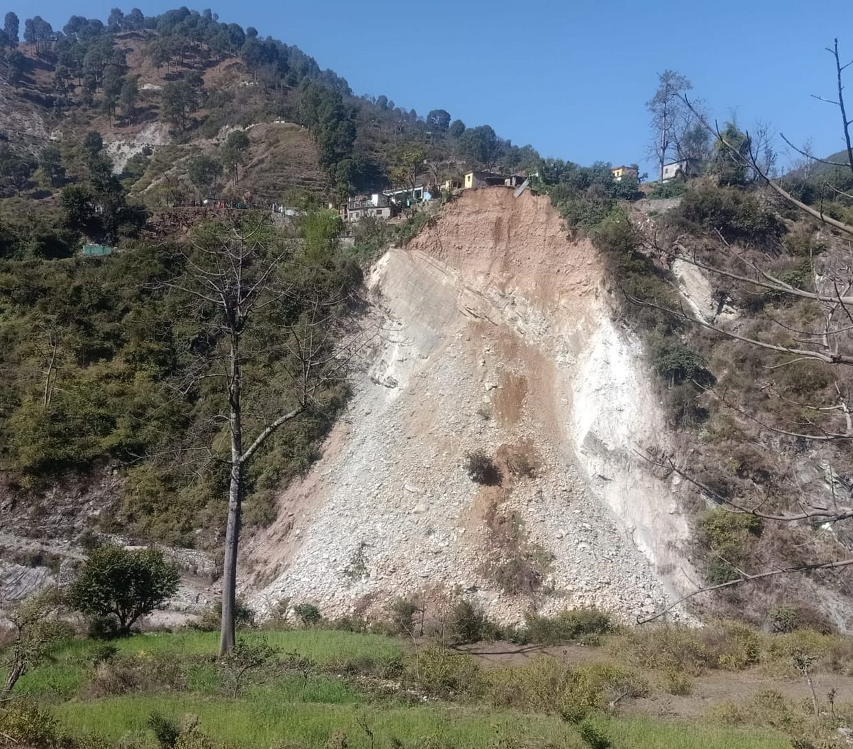 Uttarakhand: Landslide in Rudraprayag Jhalimath, villagers saved their lives by running away