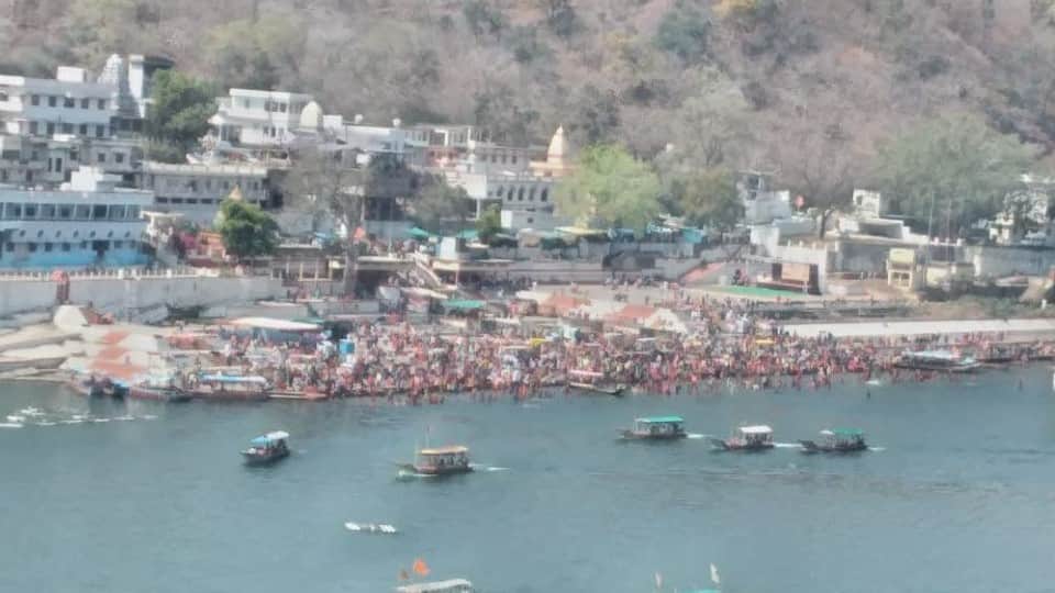 Omkareshwar: The sages and sages who arrived with the bandwagon first had darshan, then the queue of devotees started, Mamleshwar Mahadev was also worshiped