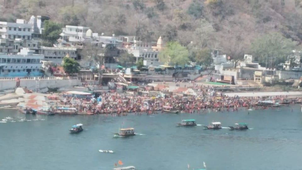 Omkareshwar: The sages and sages who arrived with the bandwagon first had darshan, then the queue of devotees started, Mamleshwar Mahadev was also worshiped